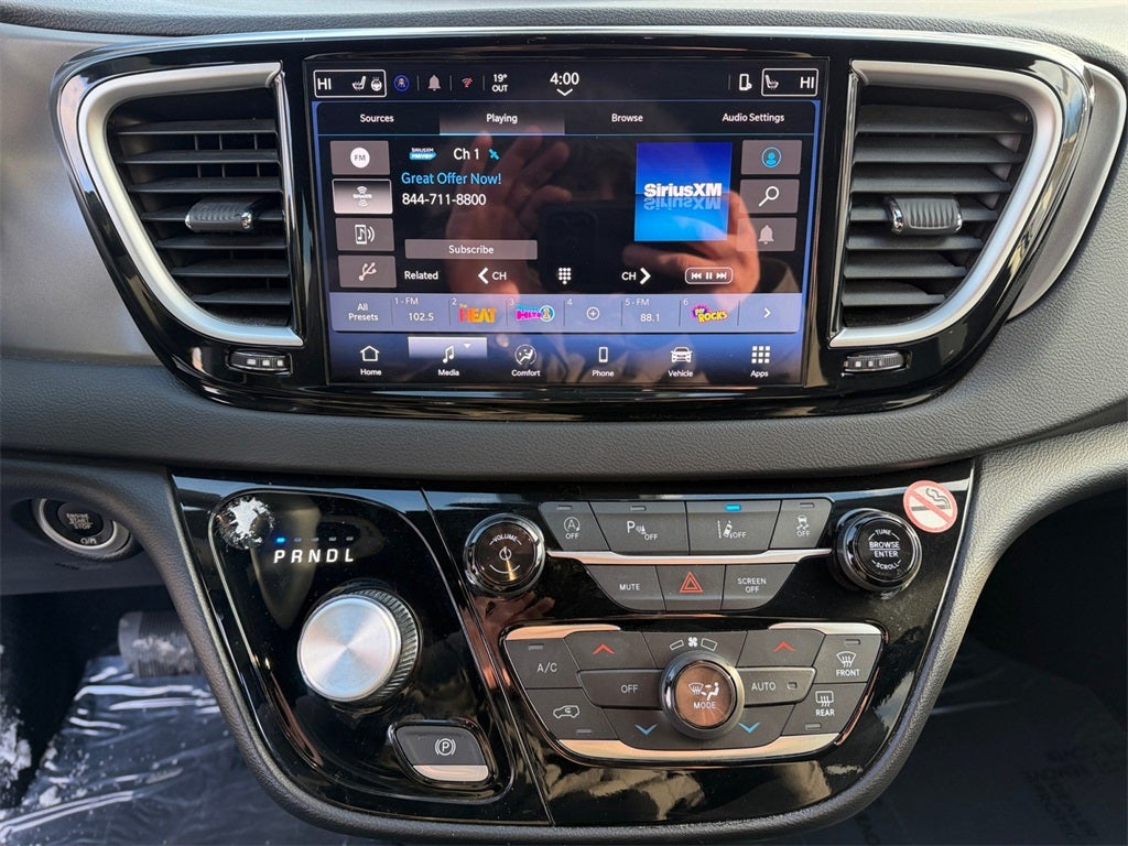 2025 Chrysler Pacifica Select