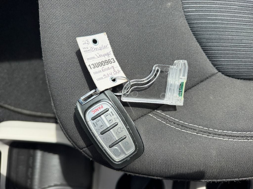 2023 Chrysler Voyager LX
