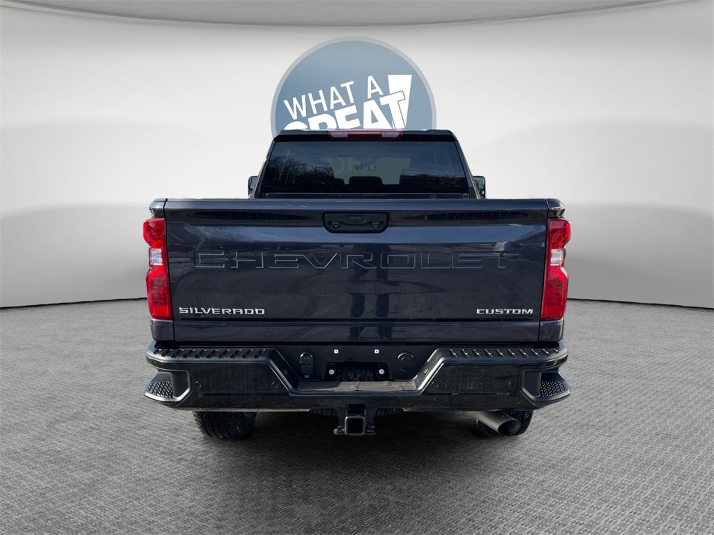 2024 Chevrolet Silverado HD Custom