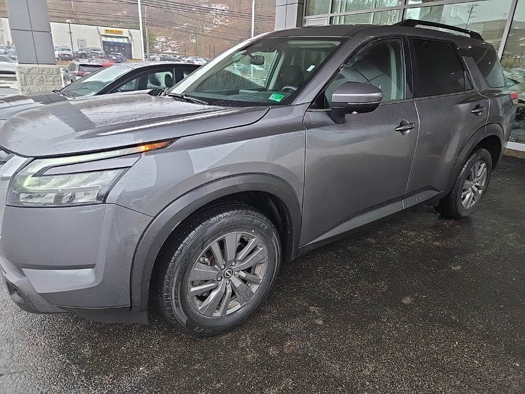 2024 Nissan Pathfinder SV