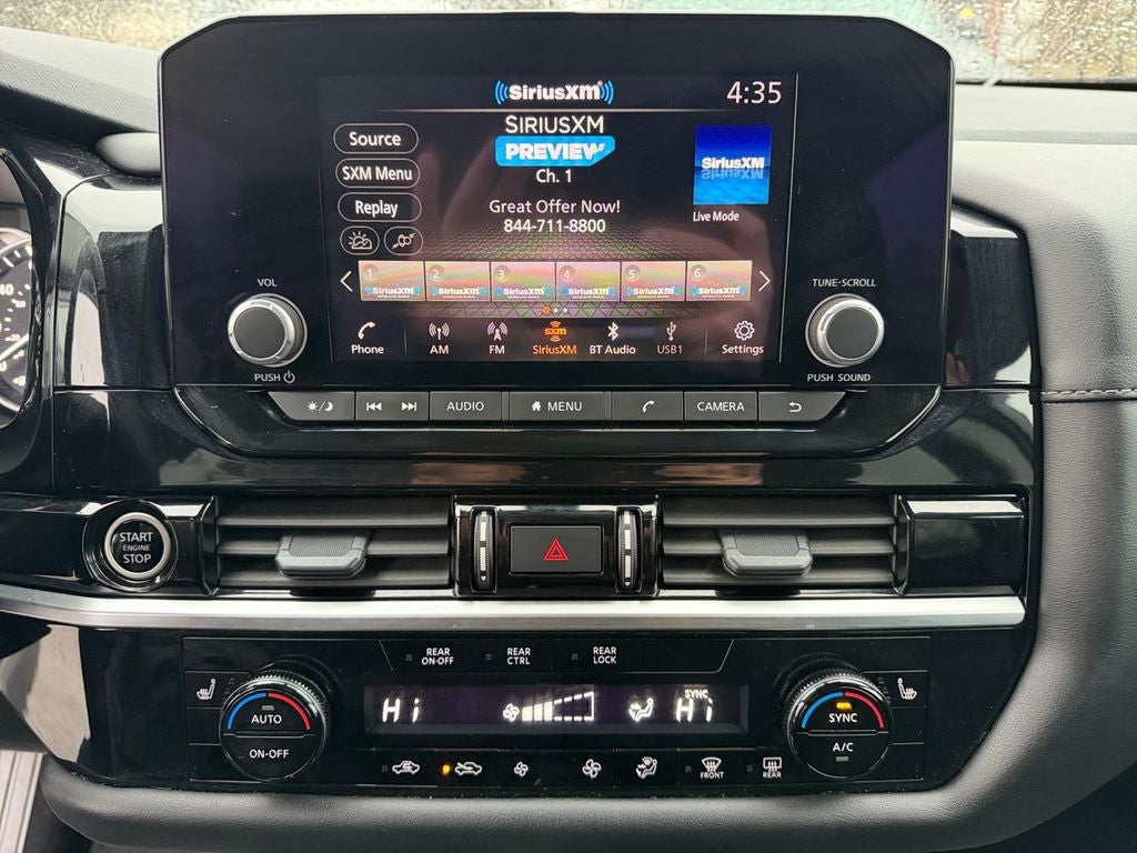 2024 Nissan Pathfinder SV