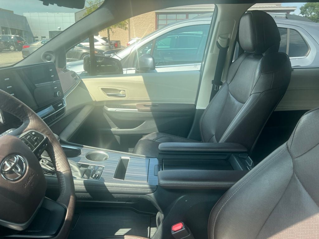2021 Toyota Sienna Platinum 7 Passenger