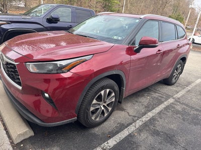 2022 Toyota HIGHLANDER XLE