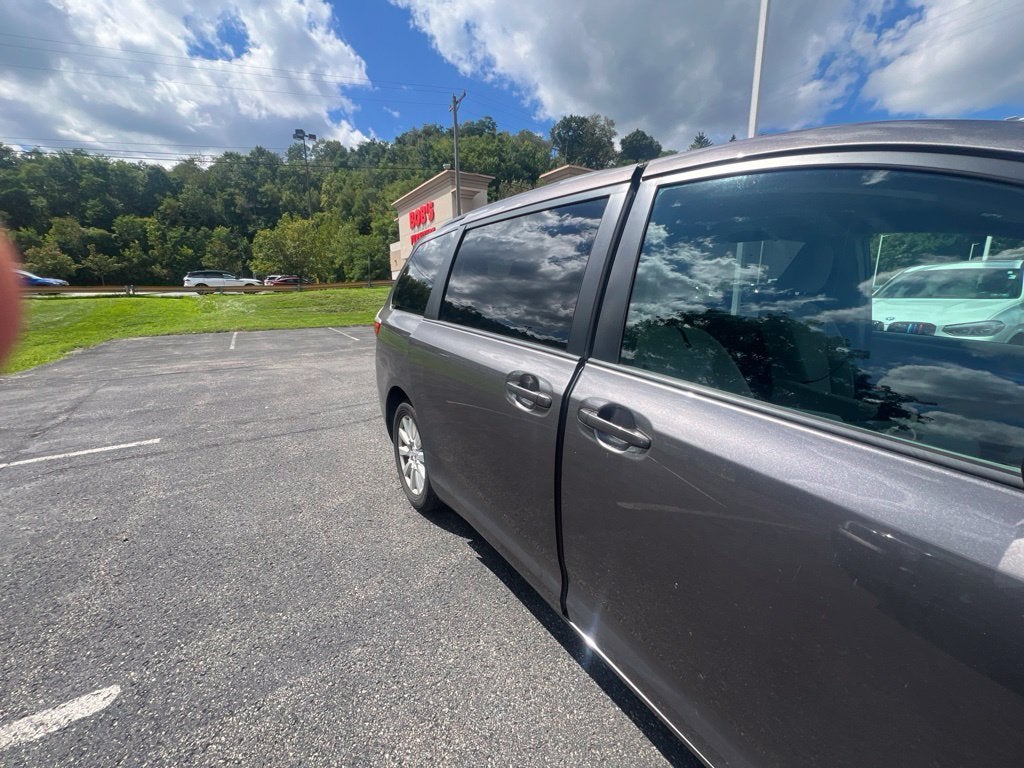 2017 Toyota Sienna LE 7 Passenger