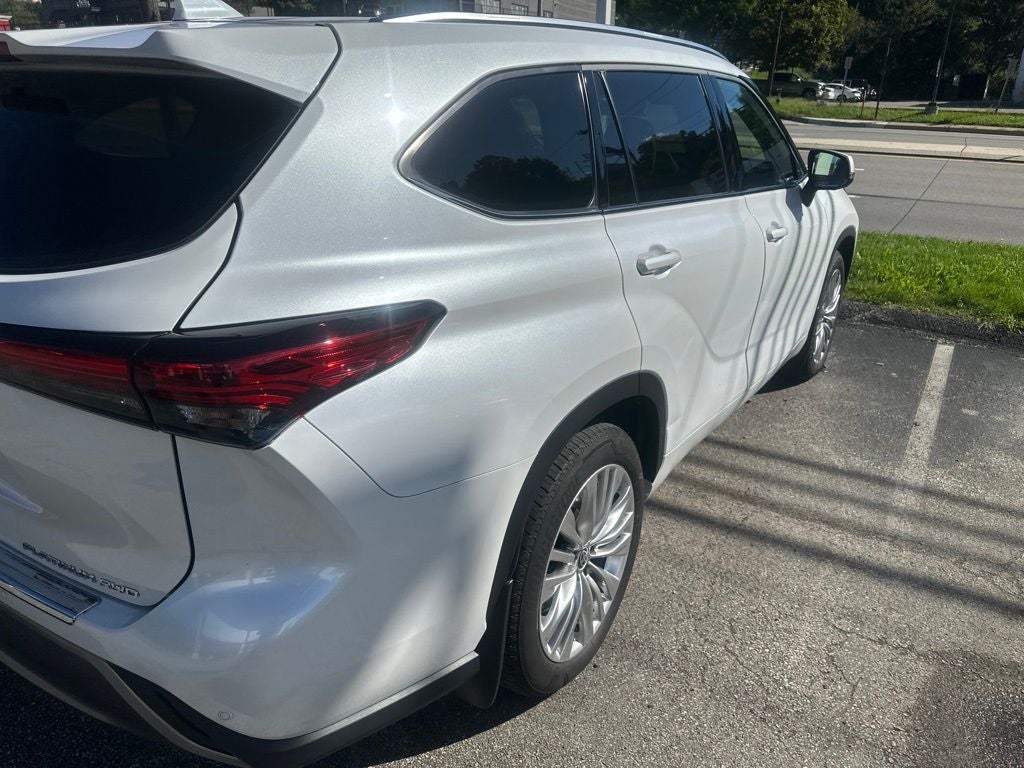 2023 Toyota Highlander Platinum