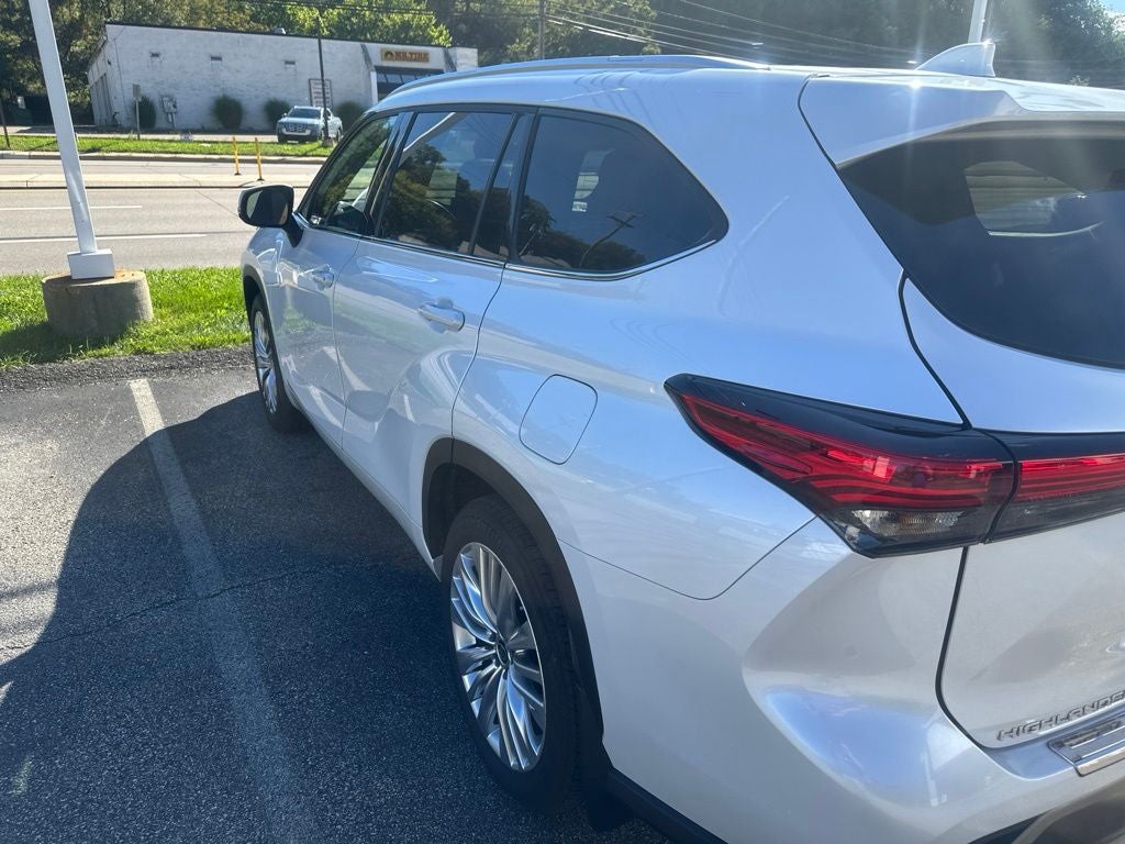 2023 Toyota Highlander Platinum