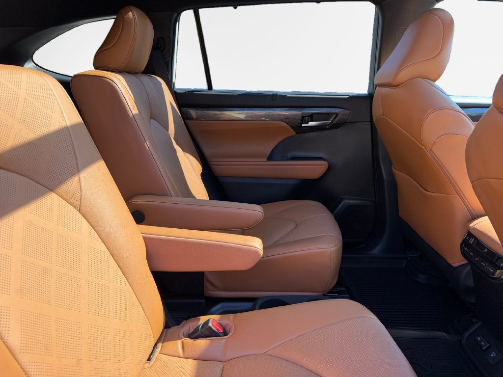 2023 Toyota Highlander Platinum