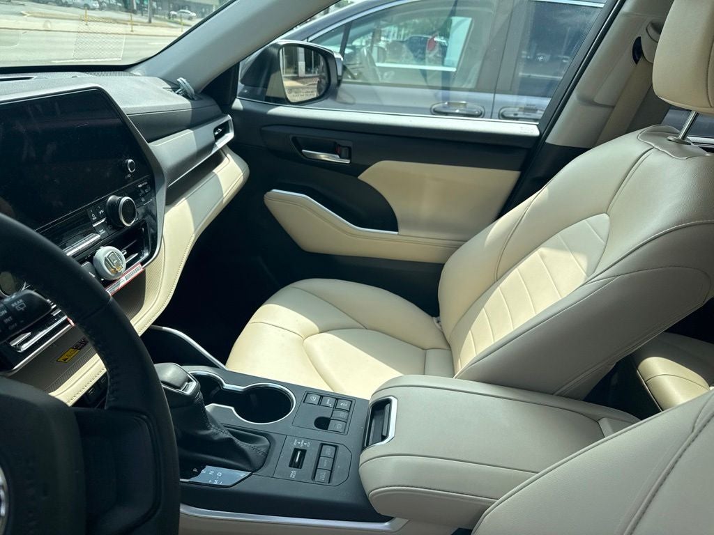 2025 Toyota Highlander XLE
