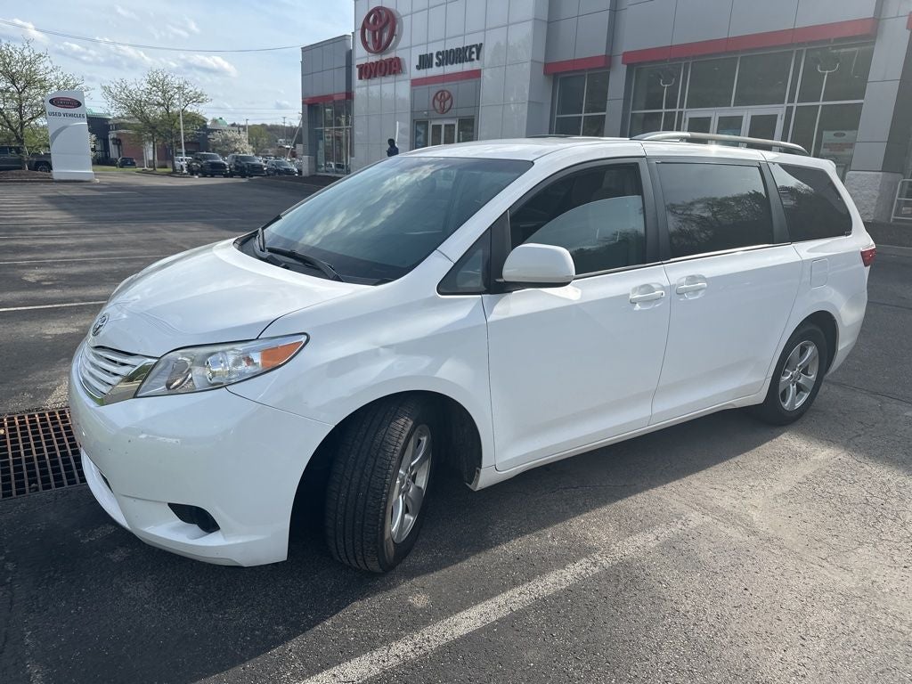 2017 Toyota Sienna LE 8 Passenger