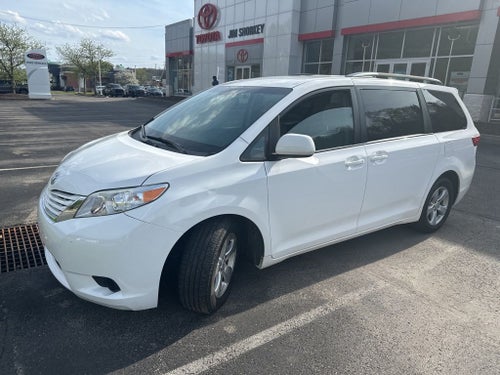 2017 Toyota Sienna LE 8 Passenger