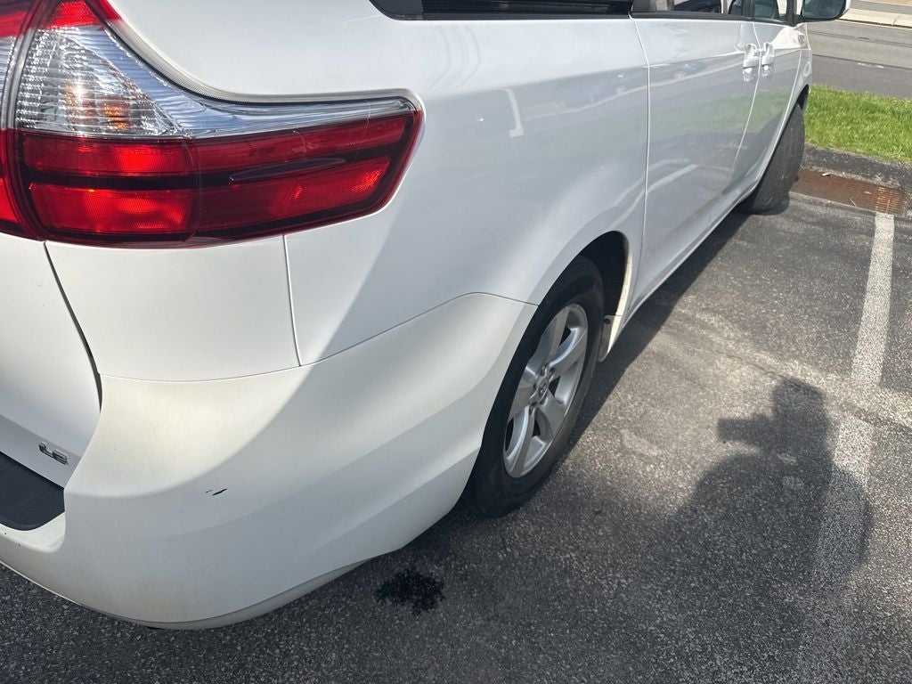 2017 Toyota Sienna LE 8 Passenger