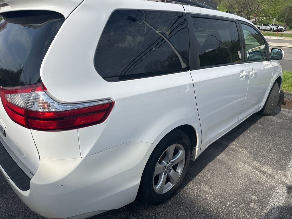 2017 Toyota Sienna LE 8 Passenger
