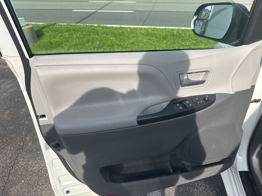 2017 Toyota Sienna LE 8 Passenger