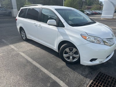 2017 Toyota Sienna LE 8 Passenger