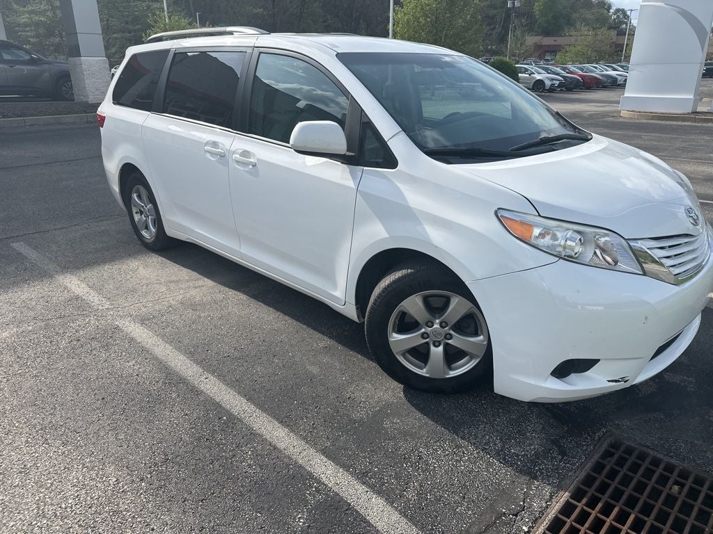 2017 Toyota Sienna LE 8 Passenger