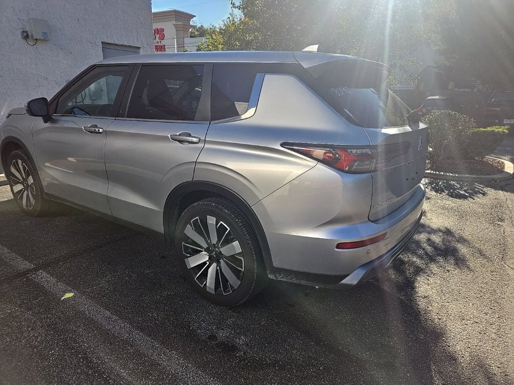 2025 Mitsubishi Outlander SE