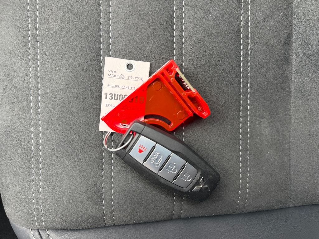 2025 Mitsubishi Outlander SE