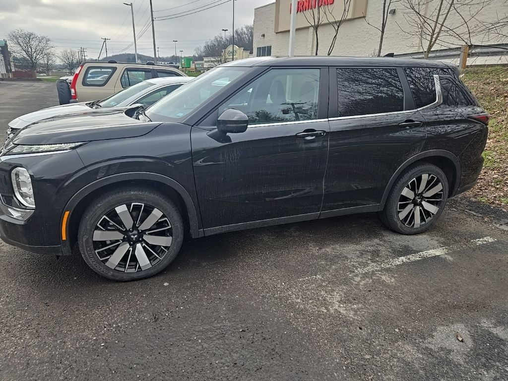 2025 Mitsubishi Outlander SE