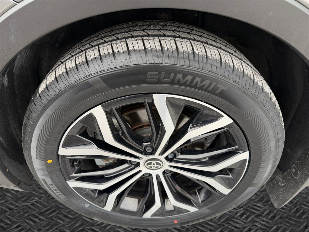 2024 Toyota CROWN XLE