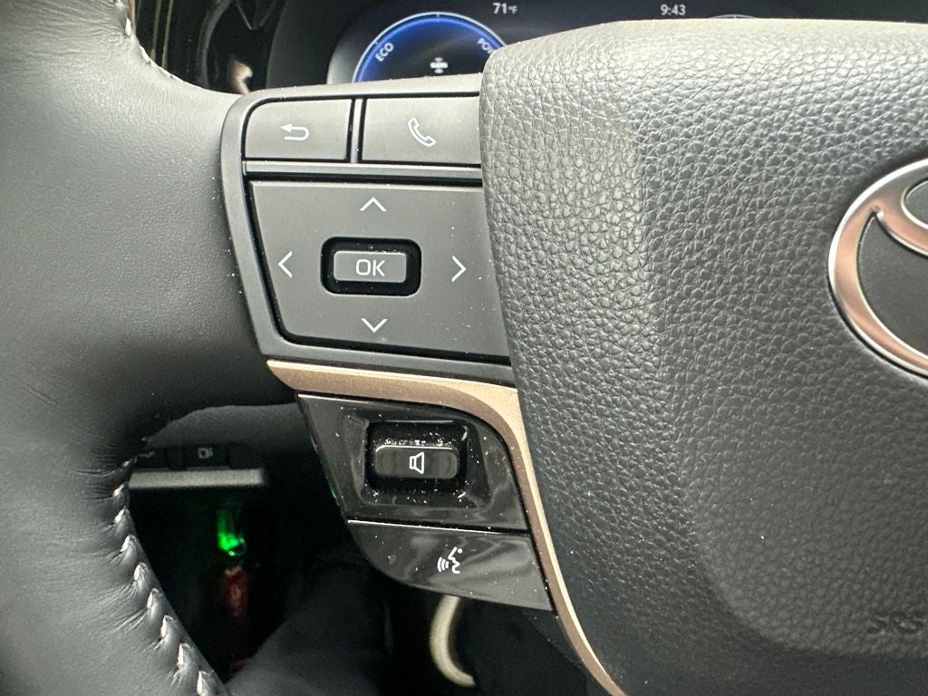 2025 Toyota Crown Signia XLE