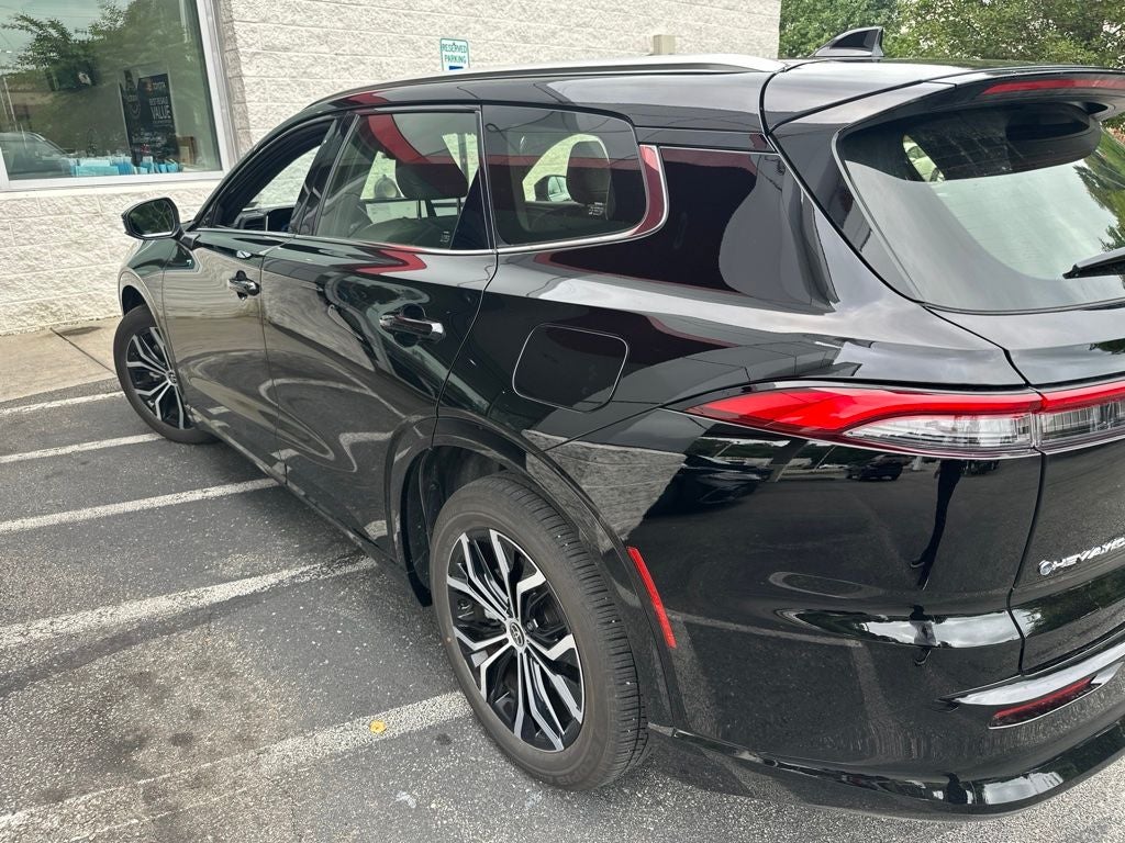 2025 Toyota Crown Signia XLE