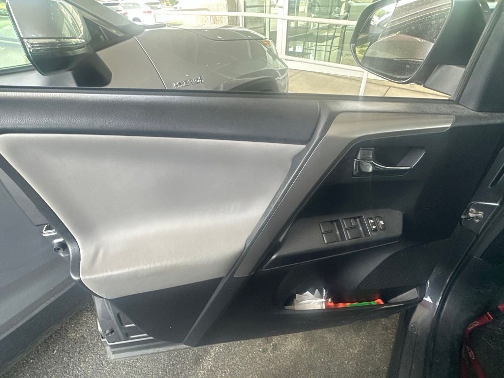 2017 Toyota RAV4 Hybrid XLE
