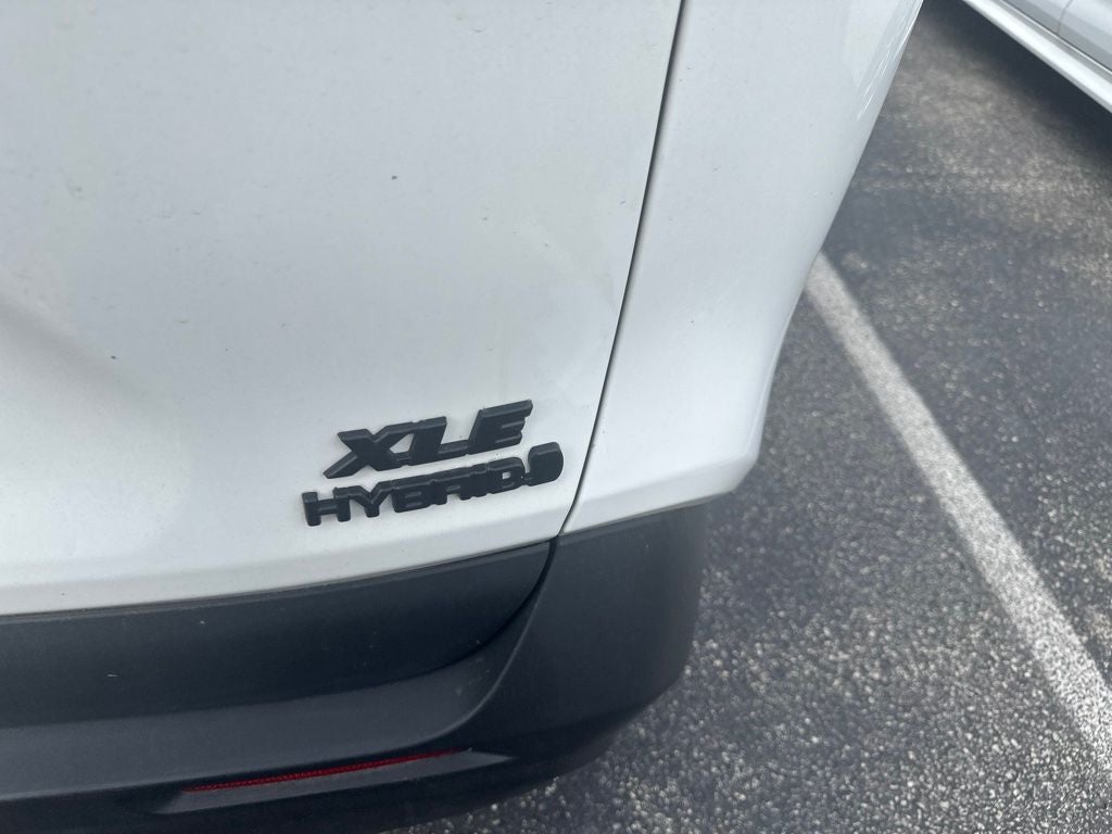 2022 Toyota RAV4 Hybrid XLE