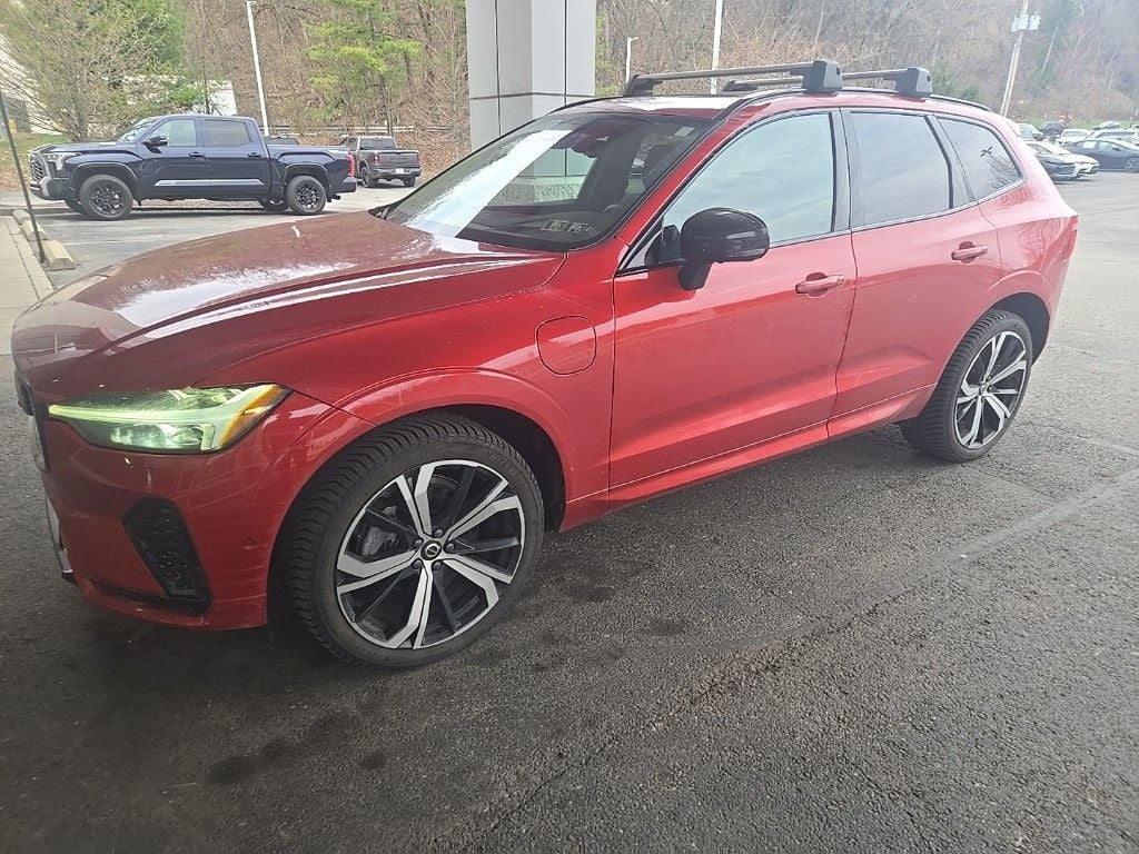 2023 Volvo XC60 Recharge Plug-In Hybrid Ultimate DARK THEME