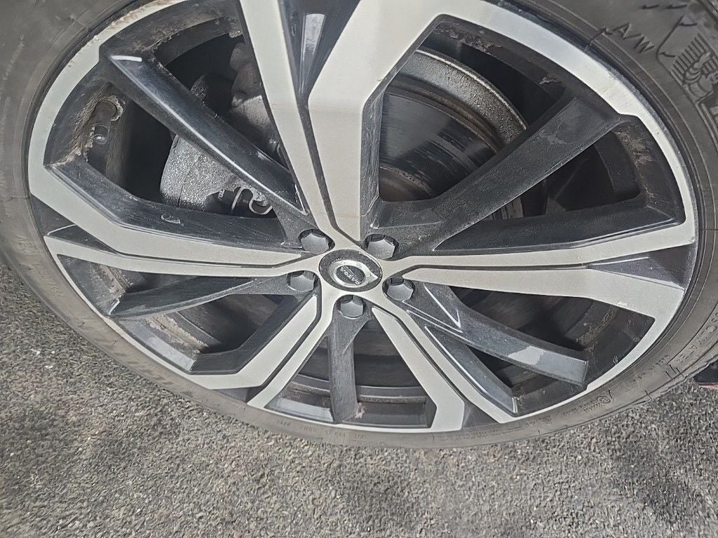 2023 Volvo XC60 Recharge Plug-In Hybrid Ultimate DARK THEME