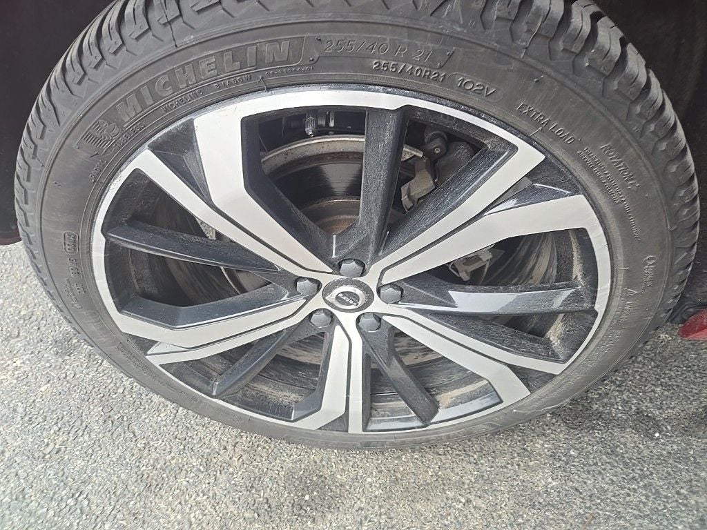 2023 Volvo XC60 Recharge Plug-In Hybrid Ultimate DARK THEME