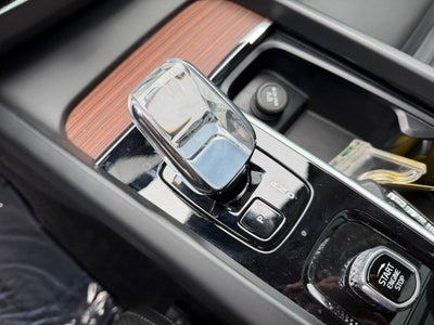 2023 Volvo XC60 Ultimate DARK THEME