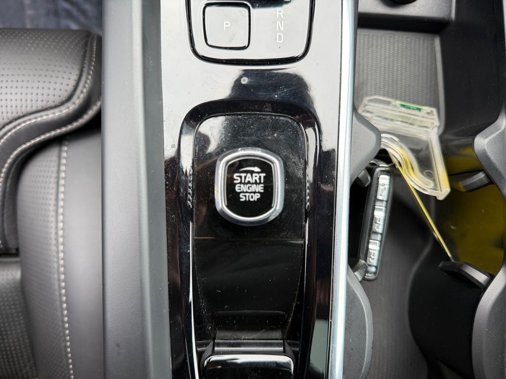 2023 Volvo XC60 Ultimate DARK THEME