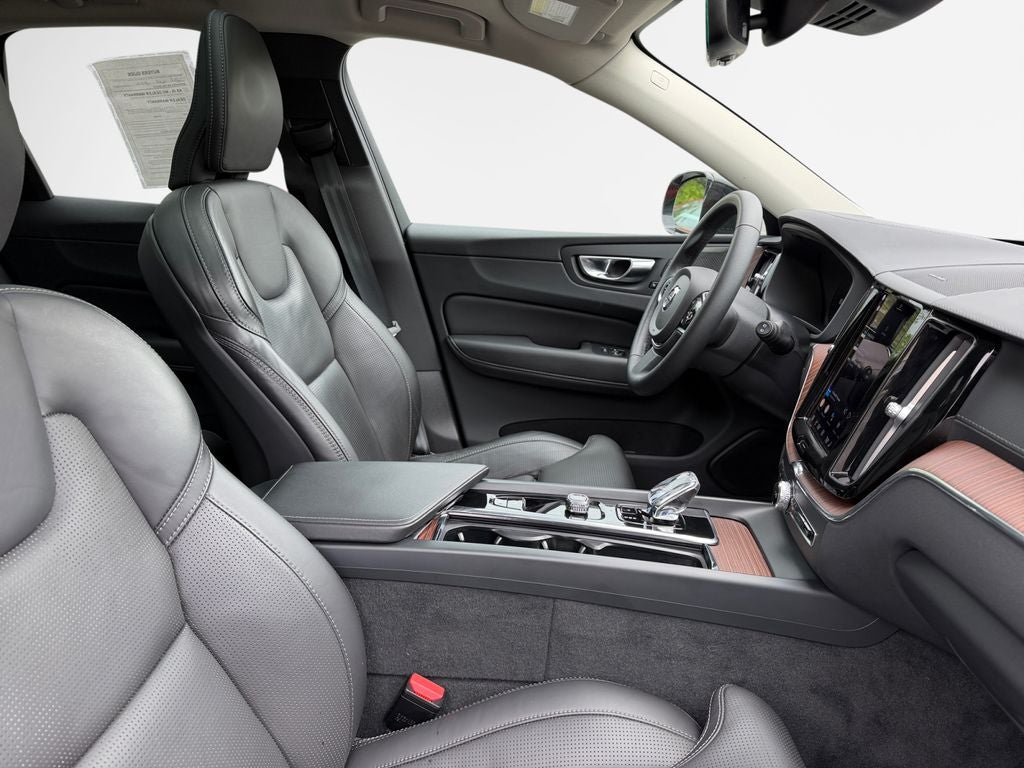 2023 Volvo XC60 Ultimate DARK THEME