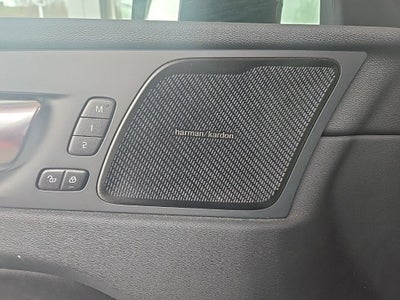 2023 Volvo XC60 Recharge Plug-In Hybrid Ultimate DARK THEME