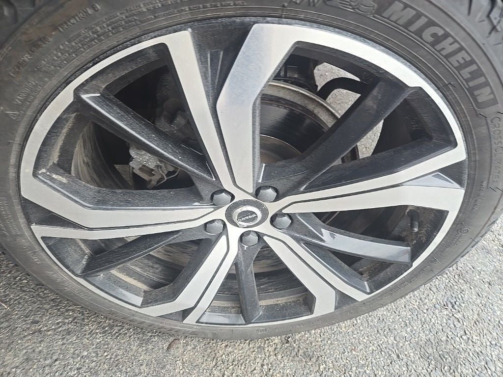 2023 Volvo XC60 Recharge Plug-In Hybrid Ultimate DARK THEME