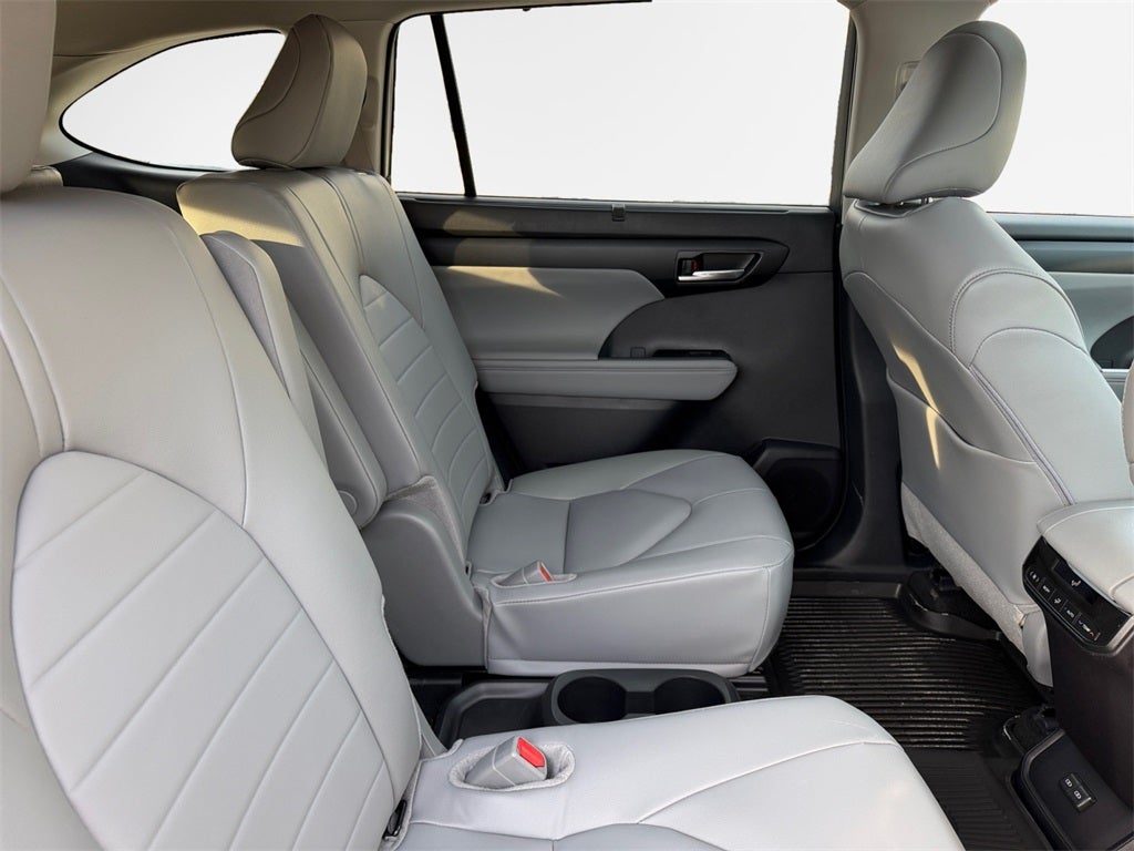 2026 Toyota Highlander Hybrid XLE